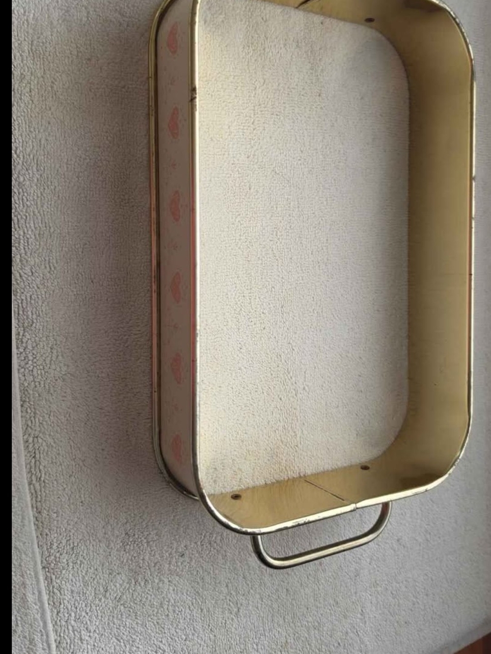 Vintage-Style Cream Metal Pyrex Casserole Dish Carrier - Picture 2 of 4